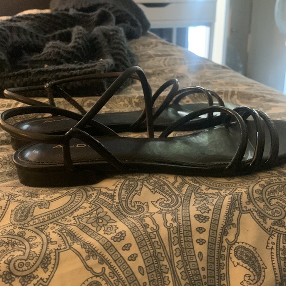 Chic sandals - Picture 2 of 3